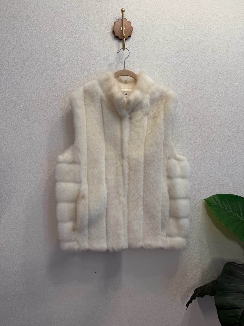 Vintage Bloomingdale’s White Faux Fur Vest | Size Large | Old Money Glam